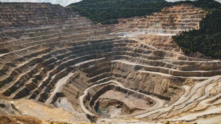 Consultoria geológica para mineradores em operação de mineração a céu aberto e licenciamento mineral